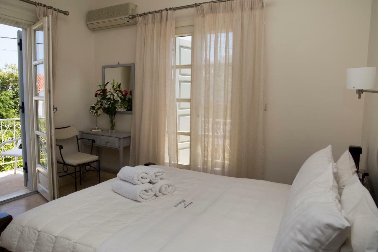 Mimoza Hotel Spetses Town Exterior photo